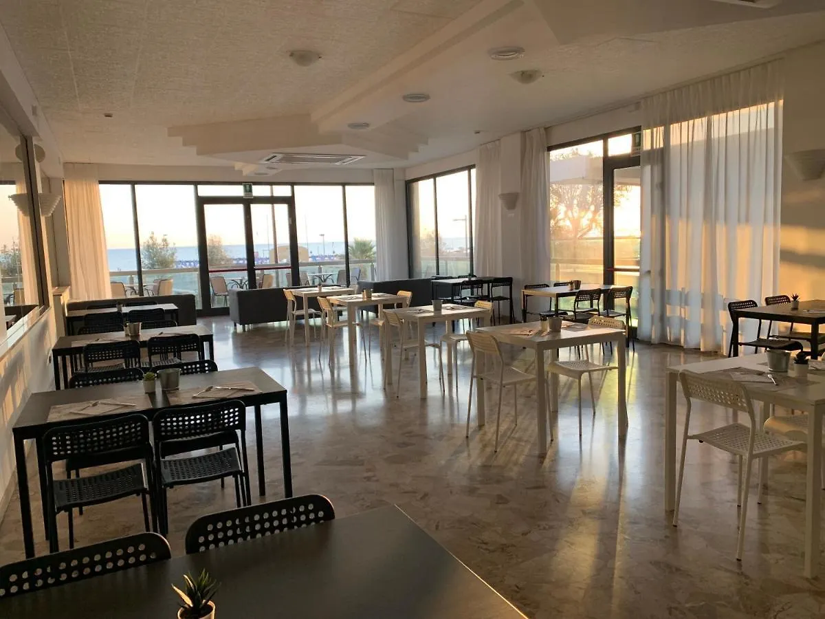 ***  Hotel Tritone Rimini Olaszország