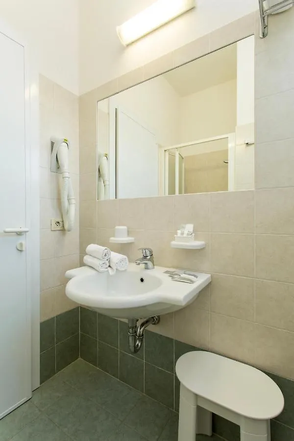 ***  Hotel Tritone Rimini Olaszország